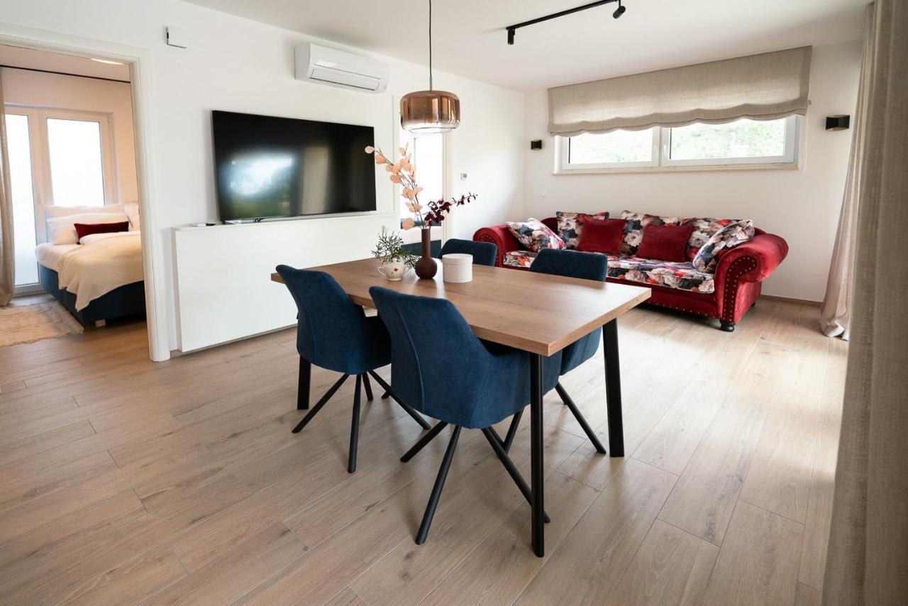Apartments Kras 24 With Pool Sežana Εξωτερικό φωτογραφία