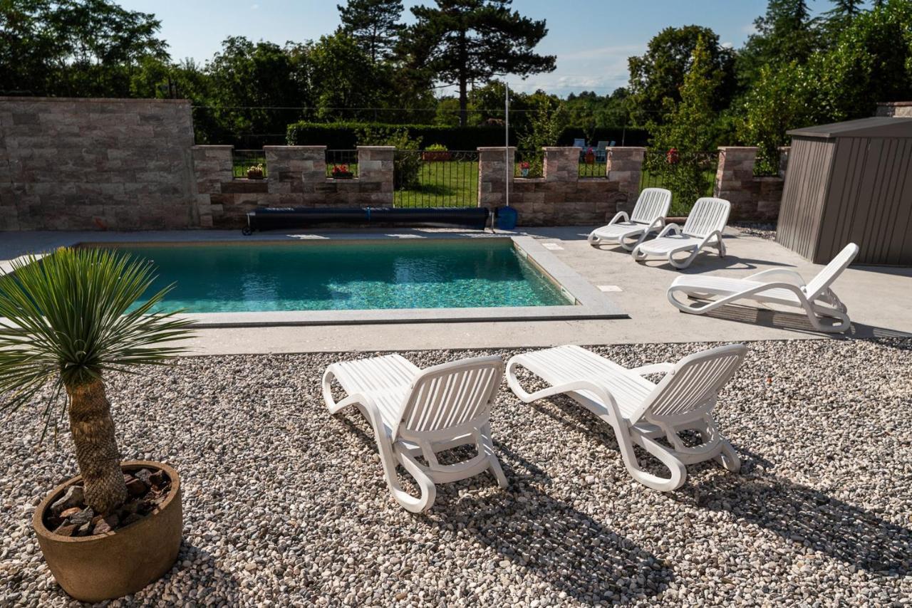 Apartments Kras 24 With Pool Sežana Εξωτερικό φωτογραφία