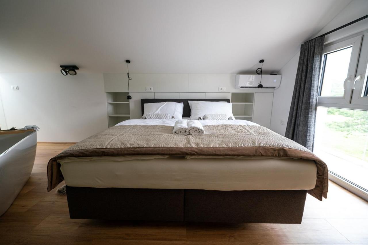 Apartments Kras 24 With Pool Sežana Εξωτερικό φωτογραφία