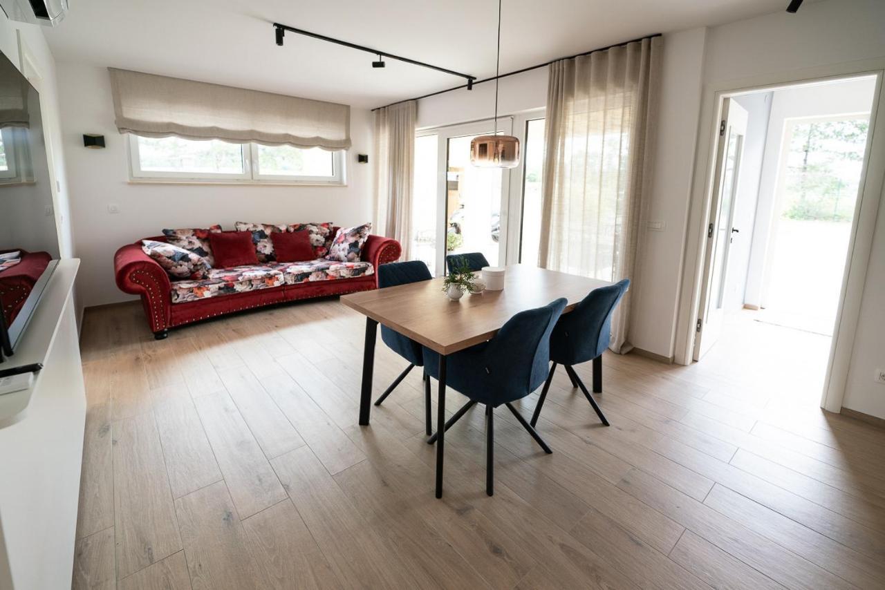 Apartments Kras 24 With Pool Sežana Εξωτερικό φωτογραφία