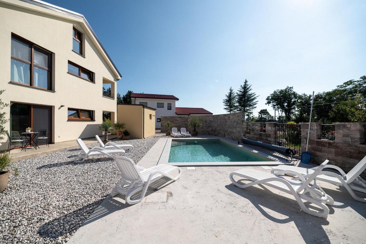 Apartments Kras 24 With Pool Sežana Εξωτερικό φωτογραφία
