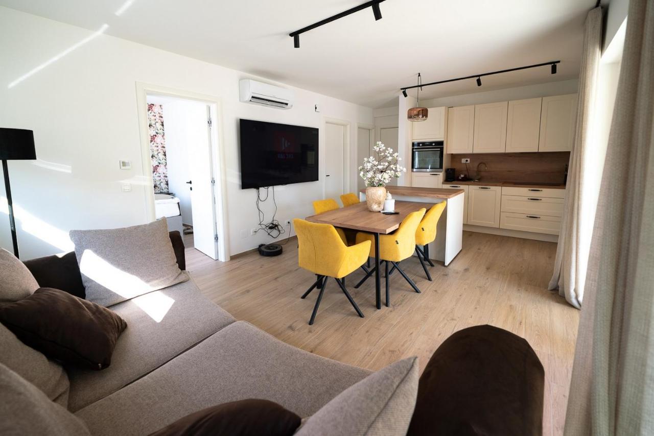Apartments Kras 24 With Pool Sežana Εξωτερικό φωτογραφία