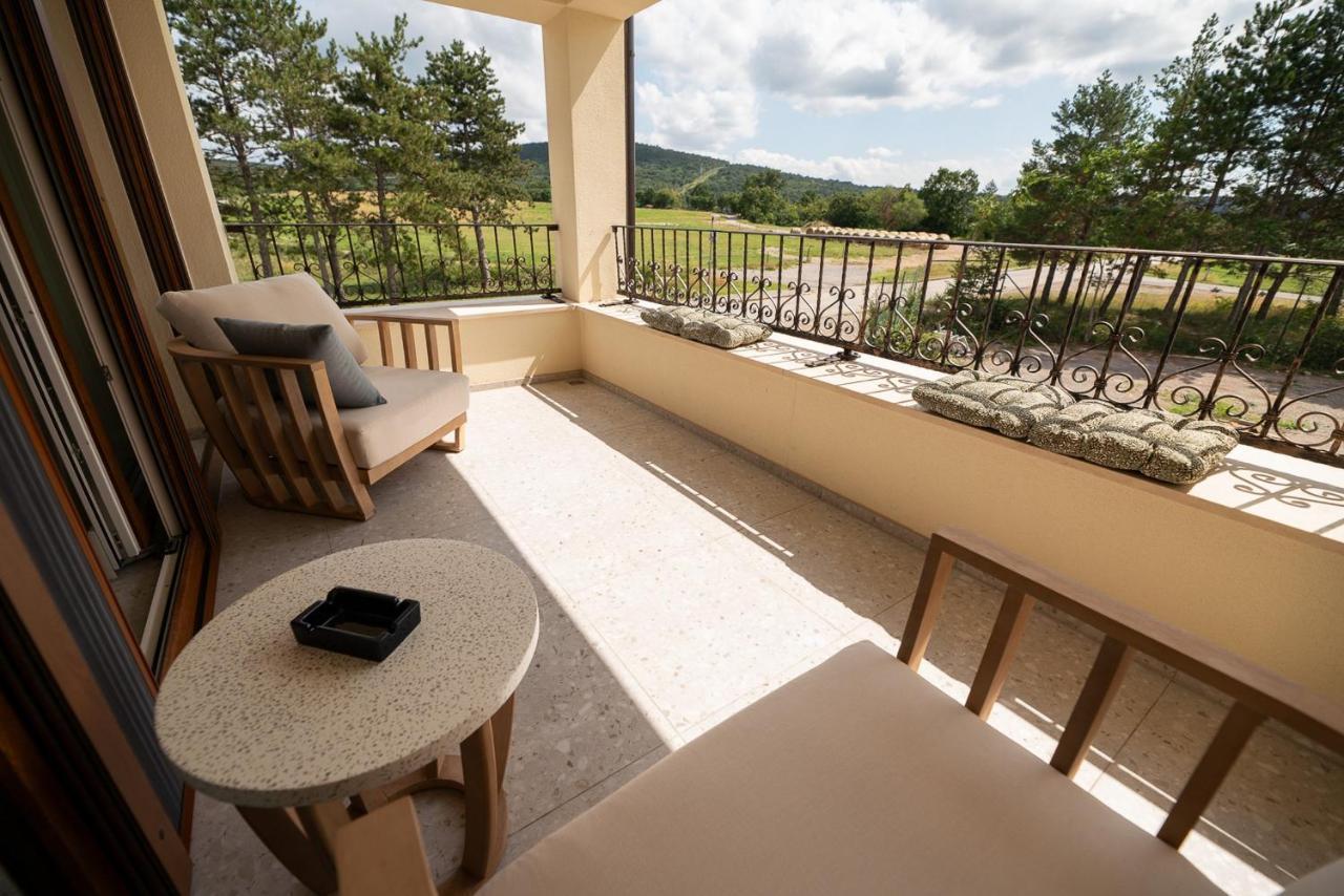 Apartments Kras 24 With Pool Sežana Εξωτερικό φωτογραφία