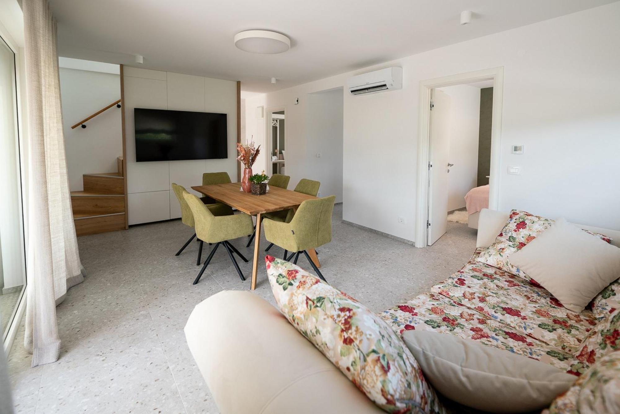 Apartments Kras 24 With Pool Sežana Εξωτερικό φωτογραφία